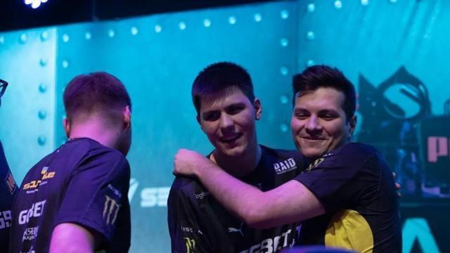 尽管阳光明 尽管阳光明